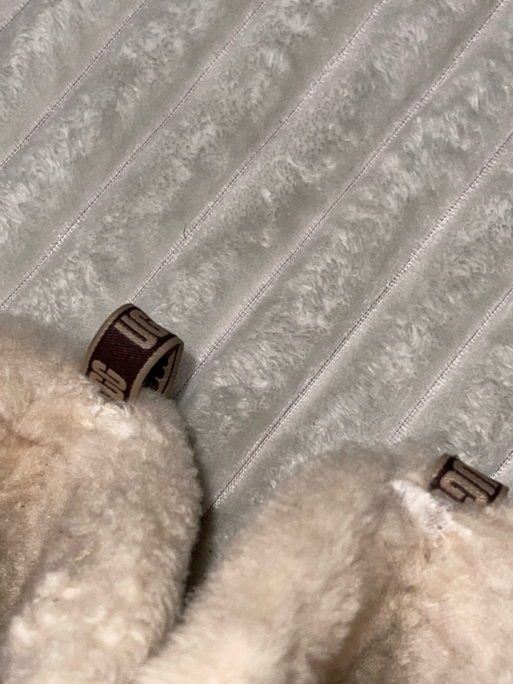 UGG Kids Fluff Mini Quilted Boots | Size 3 Kids - Picture 11 of 11